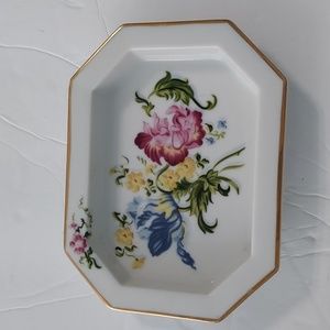 Chelsea Gardens Porcelain Floral Tray by Elizabeth Arden,5.5inWx4.5inH.rim.